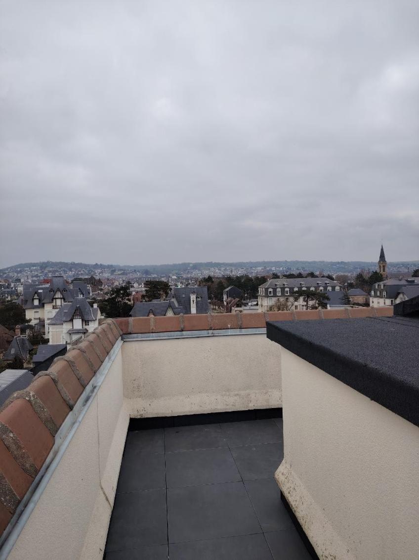 Appartement 3 Chambres Avec Roof Top A 5 Mn De La Plage Deauville Exteriör bild